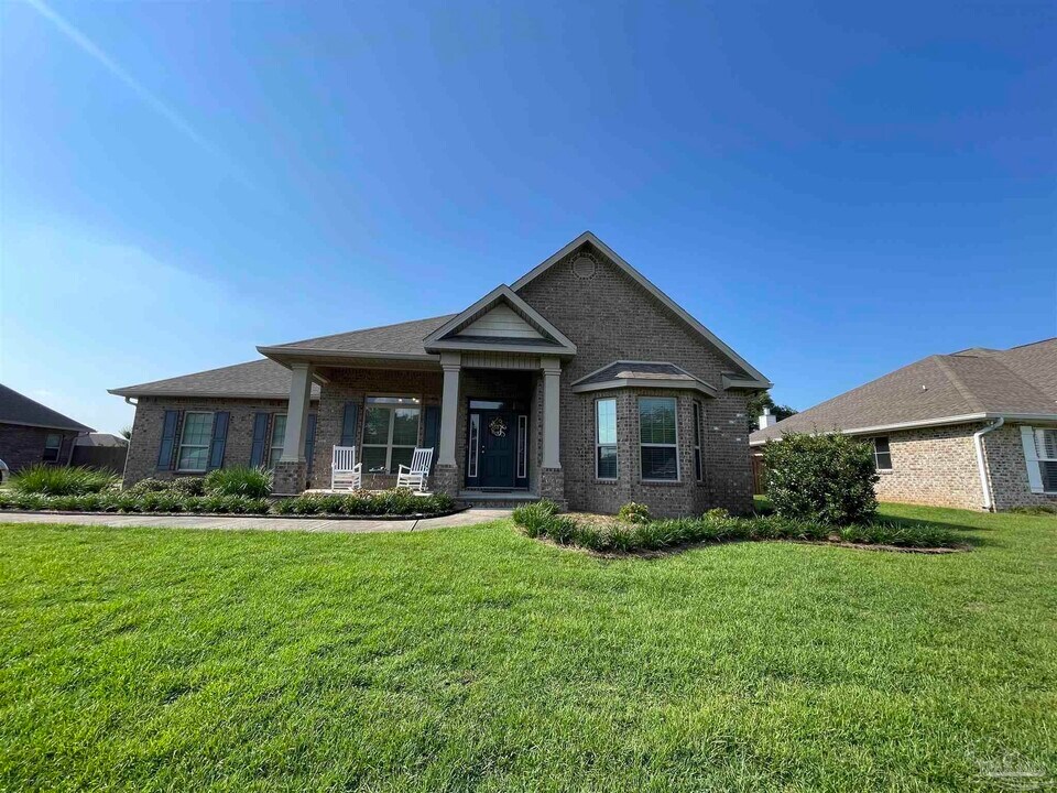 4128 S Cambridge Way in Pace, FL - Building Photo