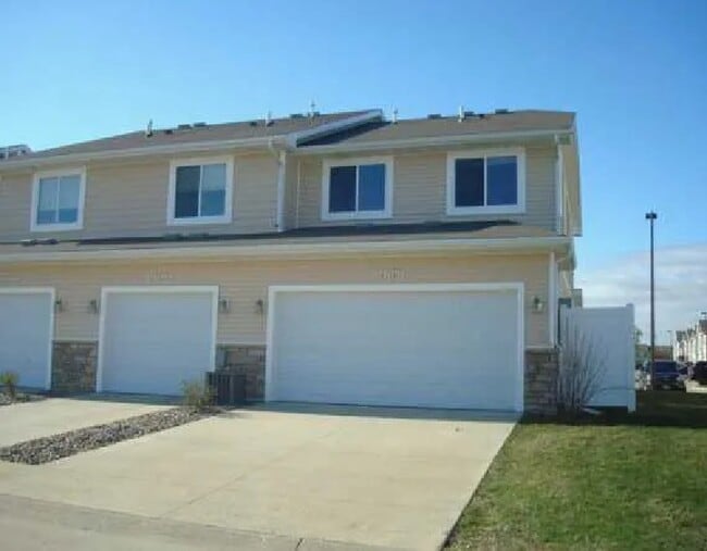 8601 Westown Pkwy, Unit 10101 in West Des Moines, IA - Foto de edificio - Building Photo