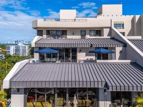 201 Crandon Blvd in Miami, FL - Building Photo - Building Photo