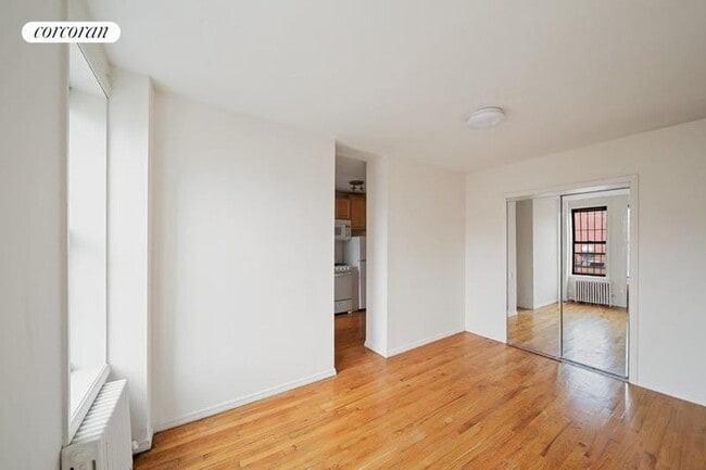 242 E 10th St in New York, NY - Building Photo - Building Photo