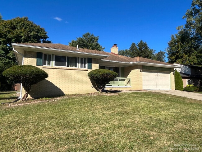 property at 3124 Golfside Rd