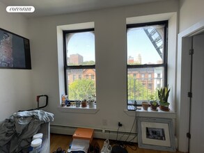 496 Manhattan Ave in New York, NY - Building Photo - Building Photo