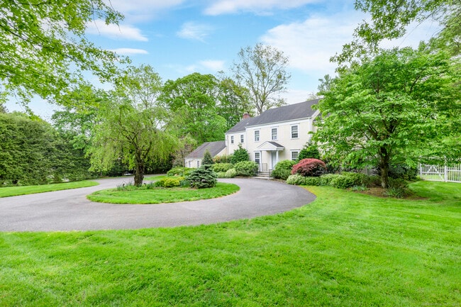6 Baldwin Pl in Westport, CT - Building Photo - Building Photo