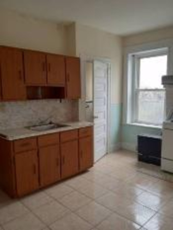 645 Ferry St, Unit iron