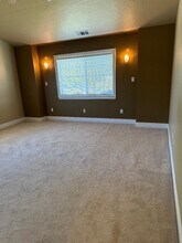202 Glenn Way in Central Point, OR - Building Photo - Building Photo