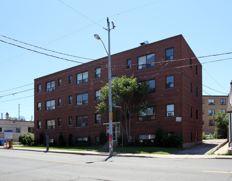 560 Oakwood Ave in Toronto, ON - Building Photo