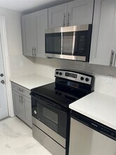 8705 NW 38th Dr in Coral Springs, FL - Foto de edificio - Building Photo