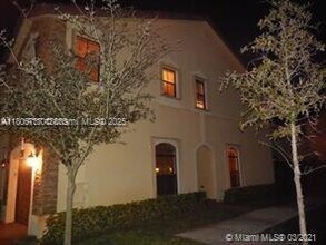 3252 NW 103rd Pl in Doral, FL - Building Photo - Building Photo