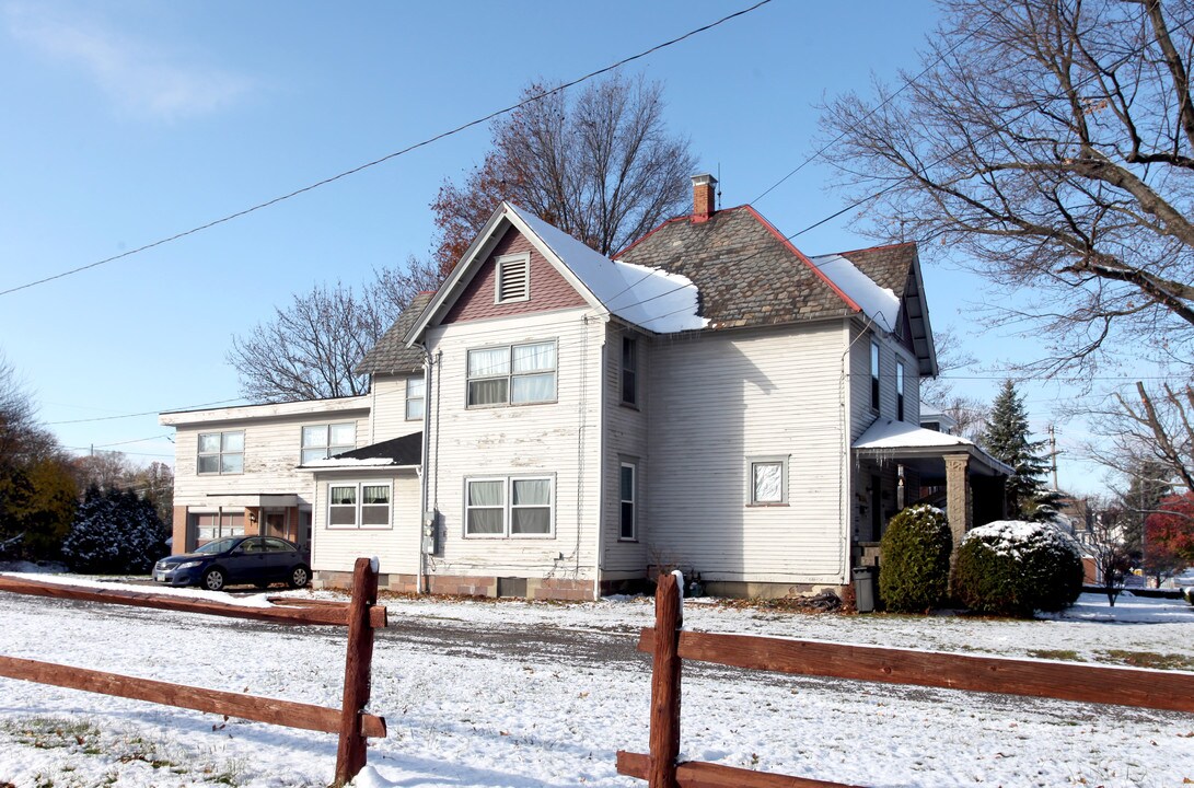 223-227 E Park Ave in Columbiana, OH - Foto de edificio