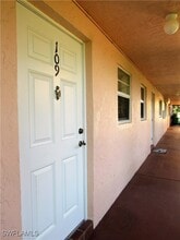 100 Forest Lakes Blvd in Naples, FL - Building Photo - Building Photo