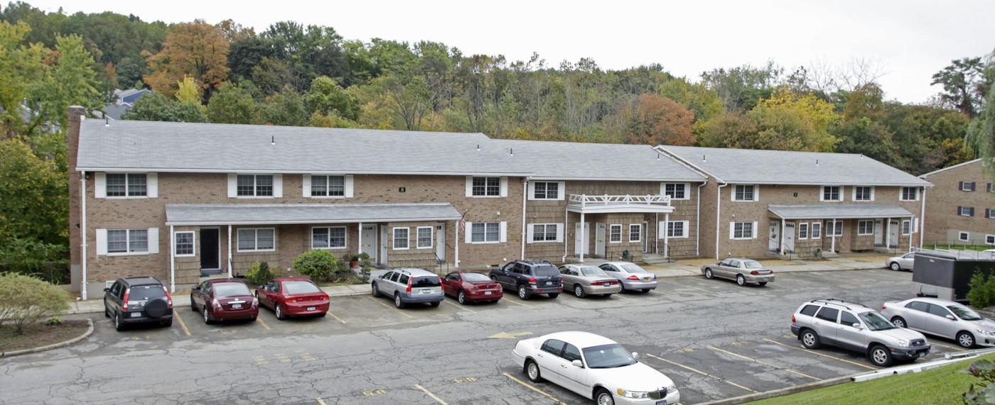 Stonegate in Peekskill, NY - Foto de edificio