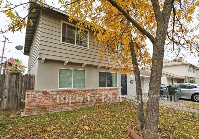 2840 Sweet Way in Sacramento, CA - Building Photo - Building Photo