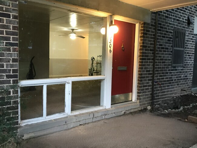 property at 3306 Hewitt Ave