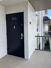 107 Caldwell Dr in Brandon, FL - Building Photo - Building Photo