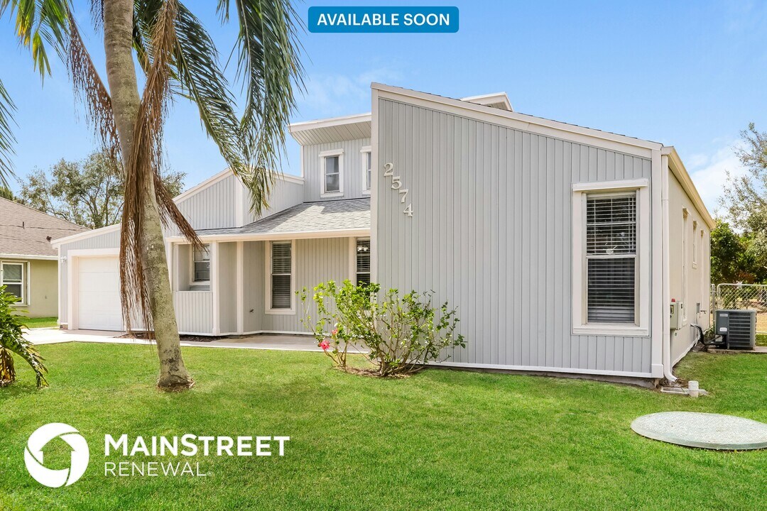 2574 SW Monterrey Ln in Port St. Lucie, FL - Building Photo