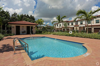 Emerald Place in Delray Beach, FL - Foto de edificio - Building Photo