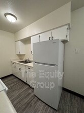 1402 W Elowin Ave in Visalia, CA - Building Photo - Building Photo