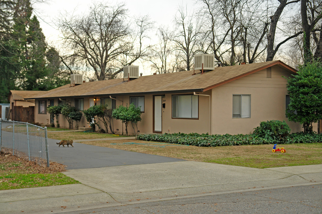 2889-2893 Mahan St in Redding, CA - Building Photo