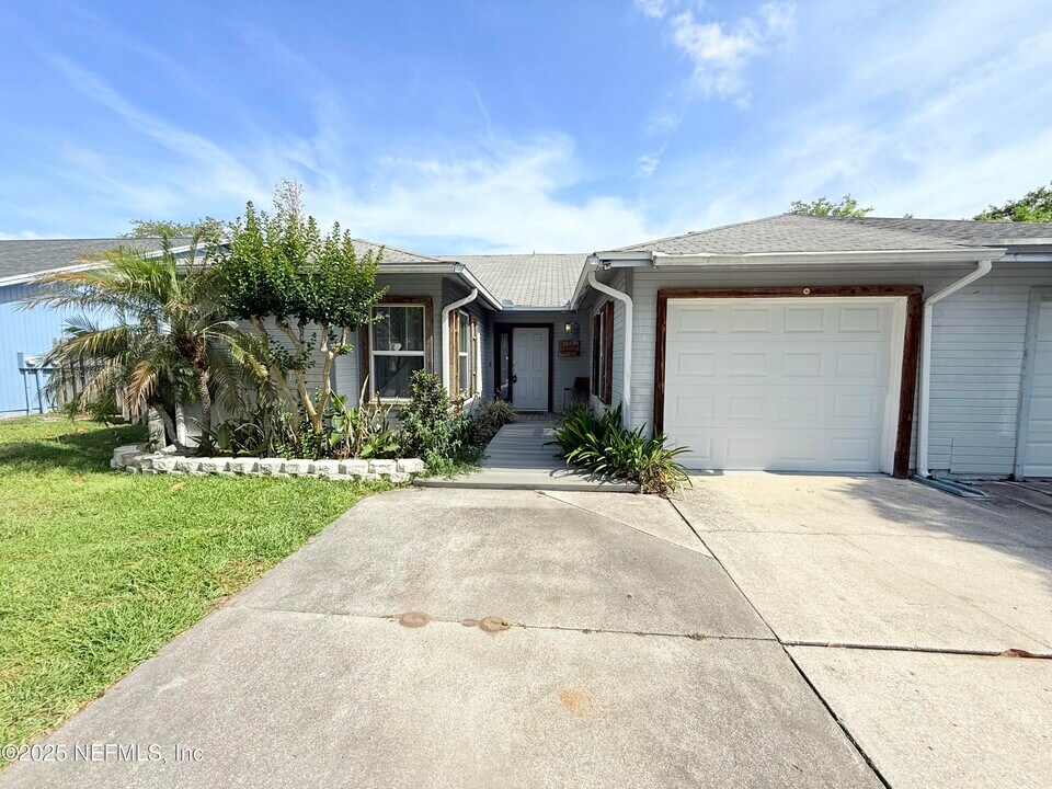 14349 Courtney Woods Ln in Jacksonville, FL - Building Photo