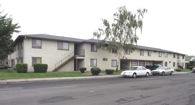 Madison Court in Gilroy, CA - Building Photo - Building Photo