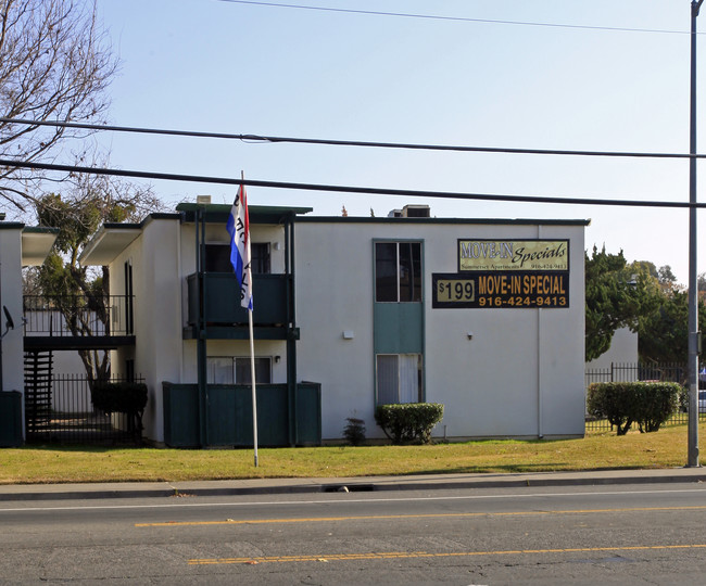 Summerset Square in Sacramento, CA - Building Photo - Building Photo