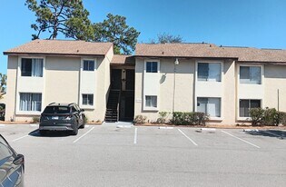 2724 Hidden Lake Blvd in Sarasota, FL - Building Photo