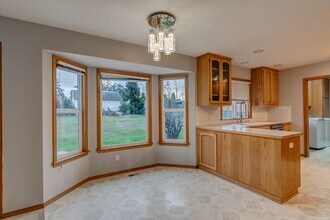 1615 SW 17th Ave in Oak Harbor, WA - Building Photo - Building Photo