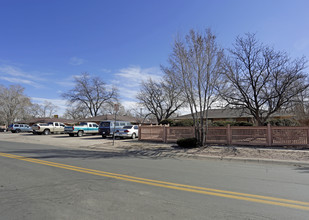 Wood Avenue Apartments in Colorado Springs, CO - Foto de edificio - Building Photo