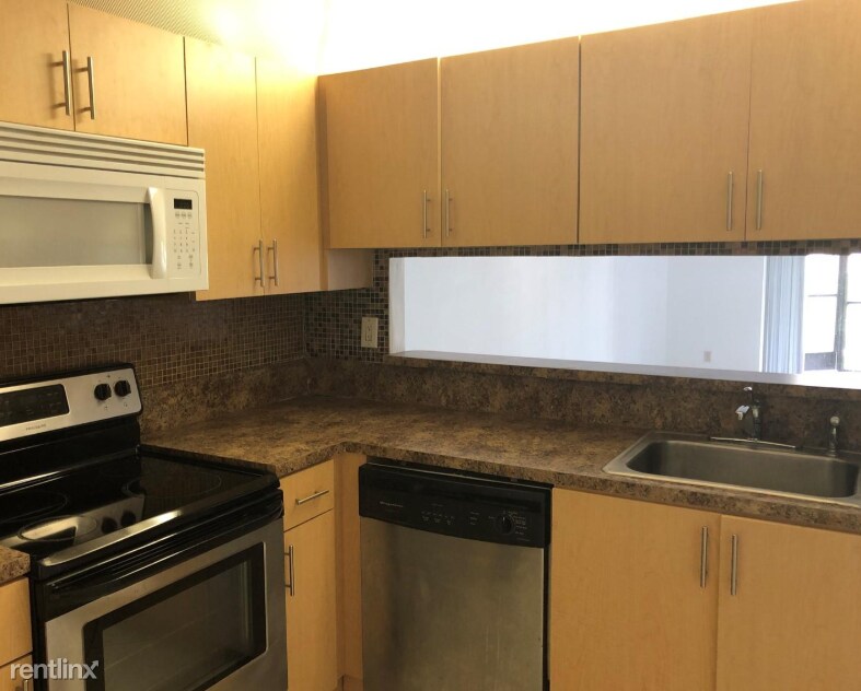 3399 Foxcroft Rd in Miramar, FL - Building Photo