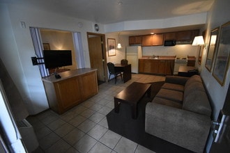 Manor Suites in Las Vegas, NV - Building Photo - Building Photo