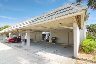 918 Capri Isles Blvd in Venice, FL - Building Photo