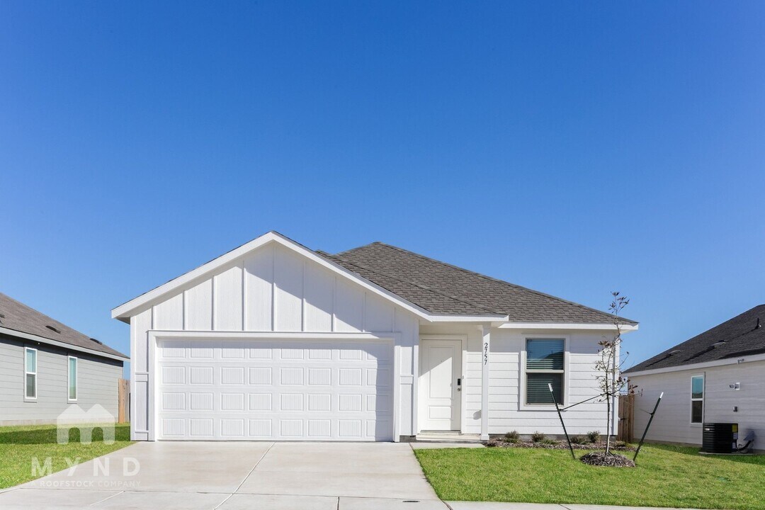 2757 Mistwood Dr in Fort Worth, TX - Foto de edificio