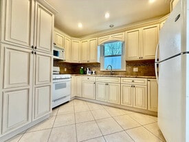 14 Dillon Rd in Larchmont, NY - Building Photo