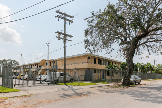 Newberg in Miami, FL - Foto de edificio - Building Photo