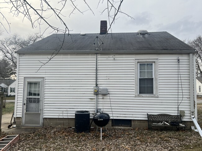 1020 N Oakcrest Ave in Decatur, IL - Foto de edificio - Building Photo