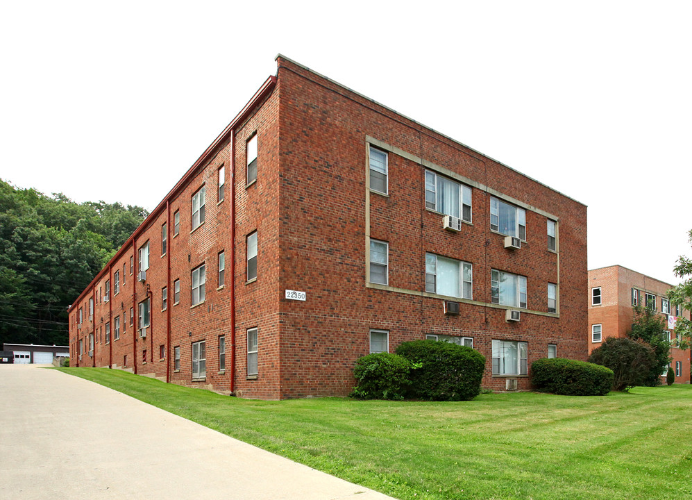 Rainbow's End II Apartments in Euclid, OH - Building Photo