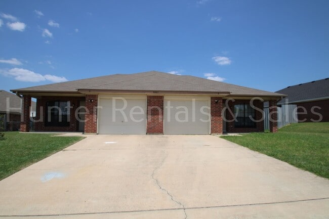 property at 3007 Dannen Ct