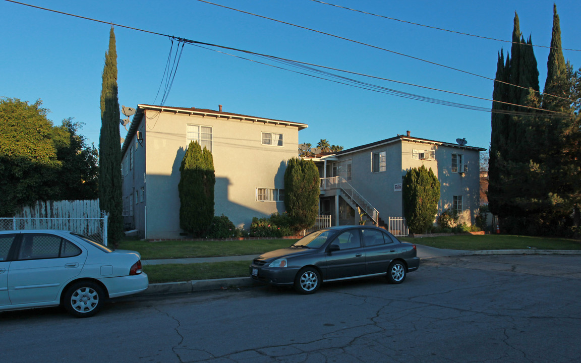 267-269 W Elm Ave in Burbank, CA - Building Photo