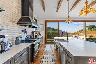 2373 Tuna Canyon Rd in Topanga, CA - Building Photo - Building Photo