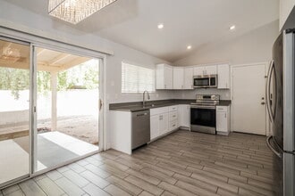 1333 N Higley Rd in Mesa, AZ - Building Photo - Building Photo