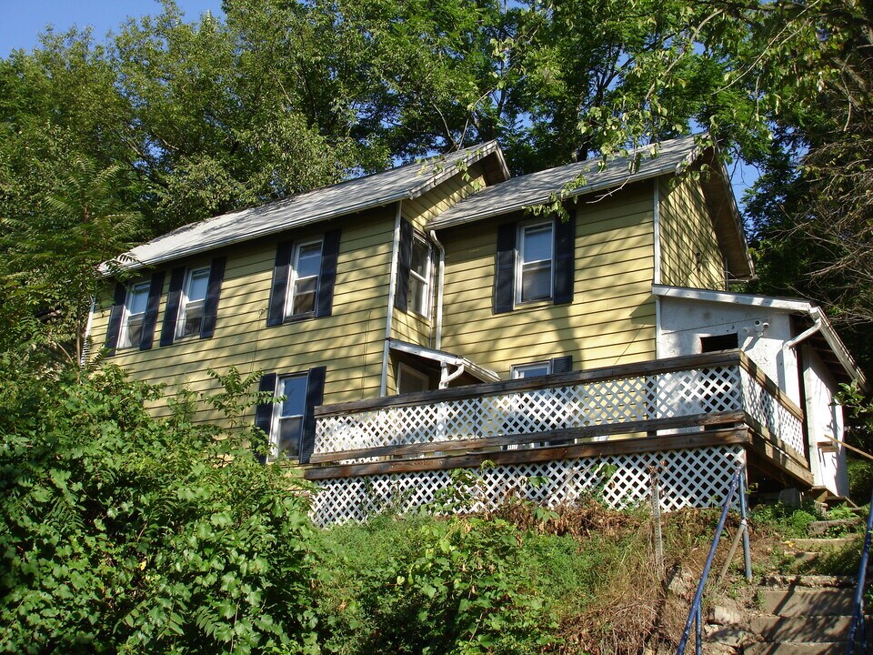 323 W 4th St in Lock Haven, PA - Foto de edificio