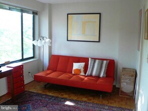 1077 30th St NW in Washington, DC - Building Photo - Building Photo
