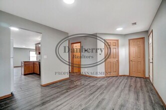 1115 N Byrne Rd in Toledo, OH - Building Photo - Building Photo