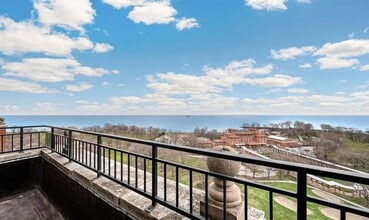 The Dunham Apartments in Chicago, IL - Foto de edificio - Building Photo