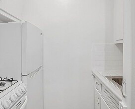 141 E 55th St in New York, NY - Building Photo - Building Photo