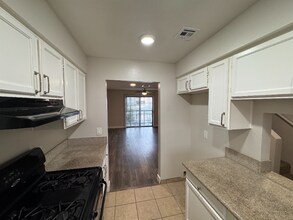 514 E Valencia Ave in Burbank, CA - Building Photo - Building Photo