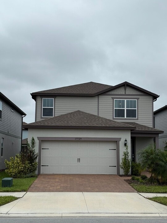 17729 Wind Chime Row in Land O Lakes, FL - Building Photo