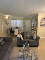 451 Ives Dairy Rd in Miami, FL - Building Photo