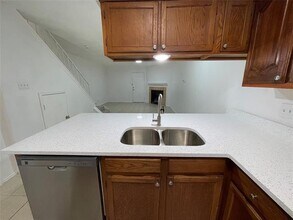 1404 Shufford St in Irving, TX - Building Photo - Building Photo