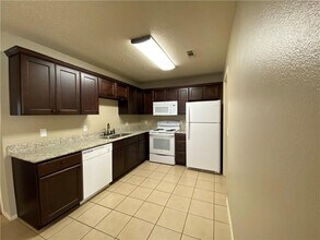 658 W Martha Dr in Fayetteville, AR - Building Photo - Building Photo